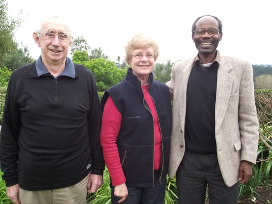 Bishop Mwita with his Wanganui co-hosts, Alan and Rev Rosemary Anderson